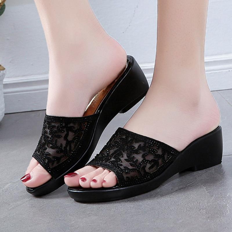 Wedge heel slippers women 2021 summer fashion mid-heel large size mesh rhinestone fish mouth sandals and slippers, Black 1 
Wedge heel slippers women 2021 summer fashion mid-heel large size mesh rhinestone fish mouth sandals and slippers, Black 1