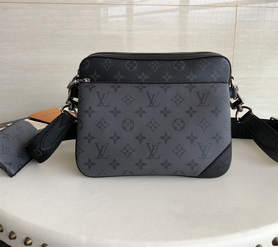 LVLOUISVITTON VUTTON Messenger bag, real leather, three-piece set, braided shoulder strap, NO.M69443, metal zipper
LVLOUISVITTON VUTTON Messenger bag, real leather, three-piece set, braided shoulder strap, NO.M69443, metal zipper