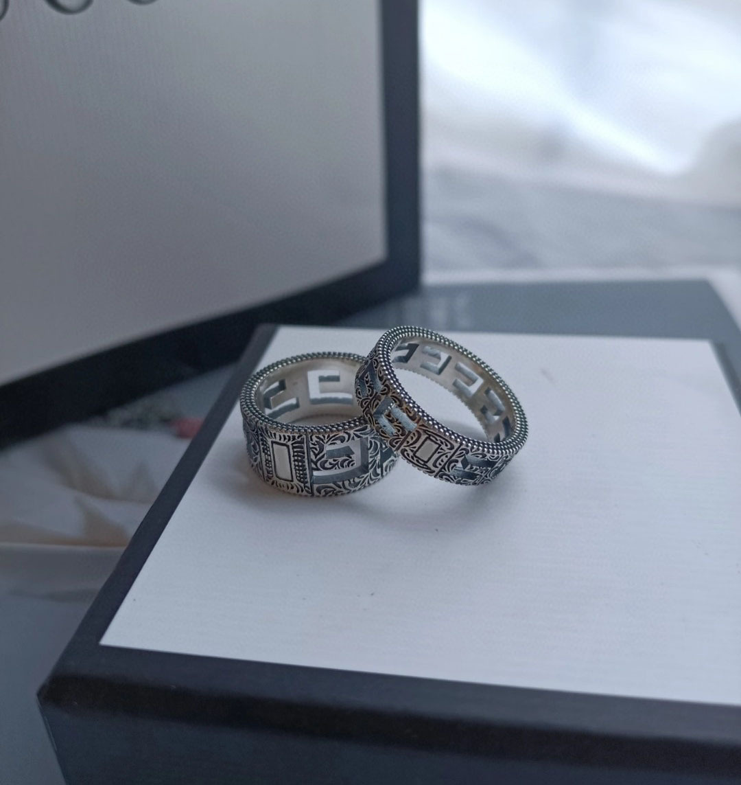 Engraved Openwork Wide Narrow Square Ring Vintage Color Women Designer Luxury Rings Without Box
Engraved Openwork Wide Narrow Square Ring Vintage Color Women Designer Luxury Rings Without Box