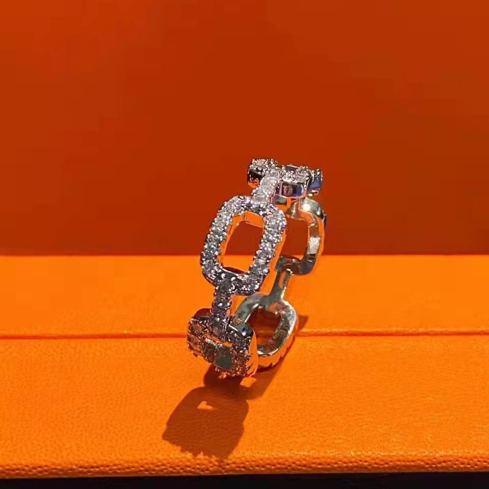 Designers Ring luxury diamond ring fashion lovers rings classic style high quality craft exquisite jewelry decoration suitable for social party anniversary good
Designers Ring luxury diamond ring fashion lovers rings classic style high quality craft exquisite jewelry decoration suitable for social party anniversary good