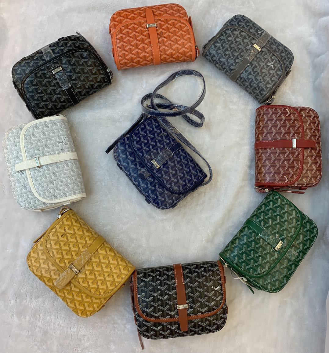One shoulder dogtooth Postman buckle fashion single elegant de Goya women's bag goya slung Korean version
One shoulder dogtooth Postman buckle fashion single elegant de Goya women's bag goya slung Korean version