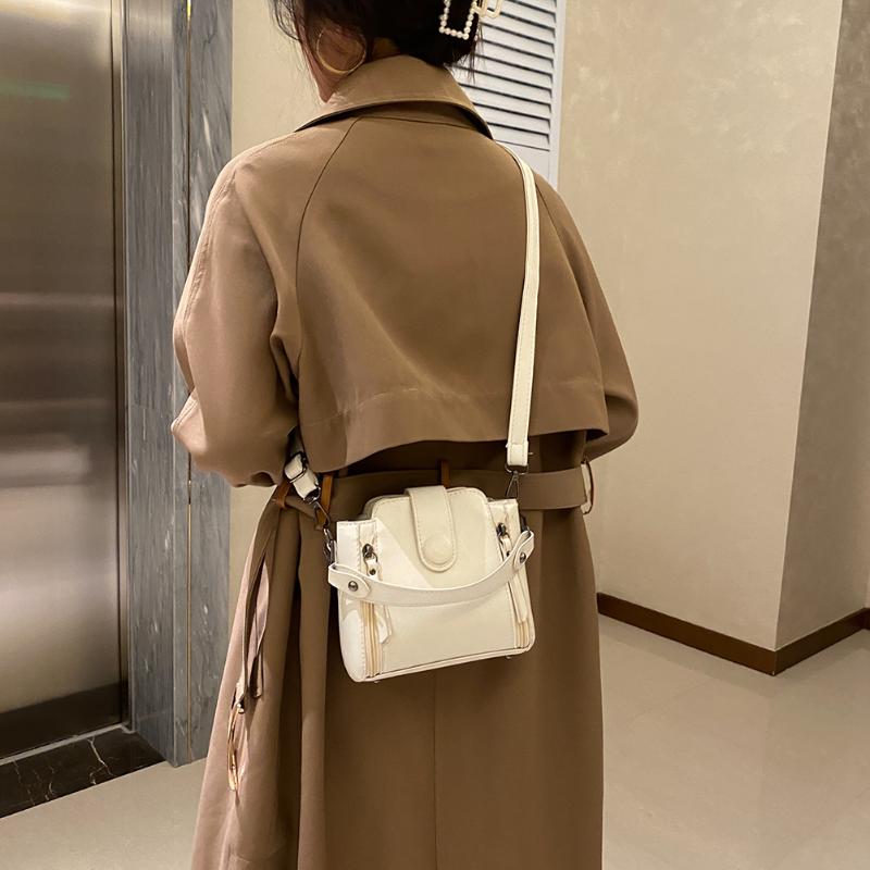 Vintage Street Shoulder Messenger Bag Women Handbags Fashion Simple PU Leather Crossbody Bags Totes Bags Clutch Bag, Black
Vintage Street Shoulder Messenger Bag Women Handbags Fashion Simple PU Leather Crossbody Bags Totes Bags Clutch Bag, Black
