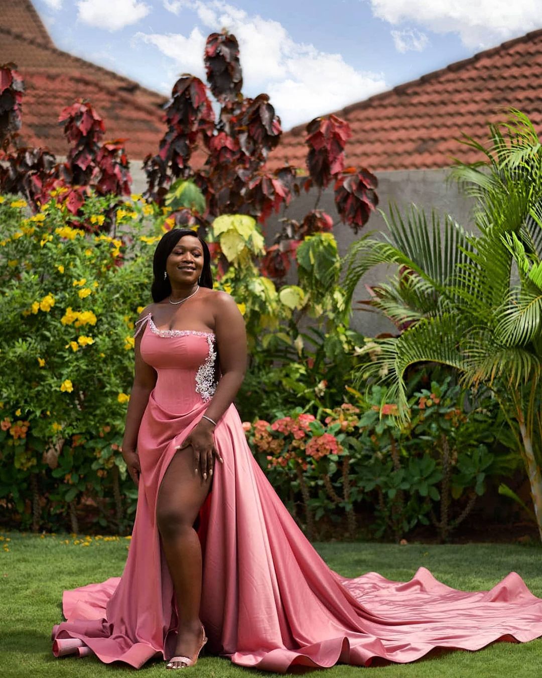 Aso Ebi 2021 Arabic Sexy Beaded Crystals Evening Dresses Strapless Satin Prom Dresses High Split Formal Party Second Reception Gowns ZJ366