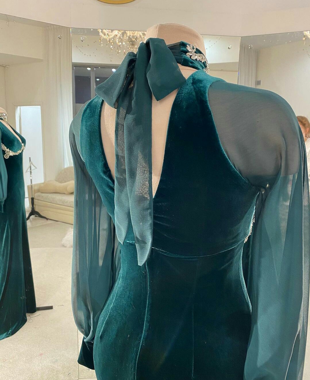 Elegant Evening Dresses Shiny V-Neck Long-Sleeve Mermaid Prom Dress Custom Made Ruched Satin Vestidos De Fiesta