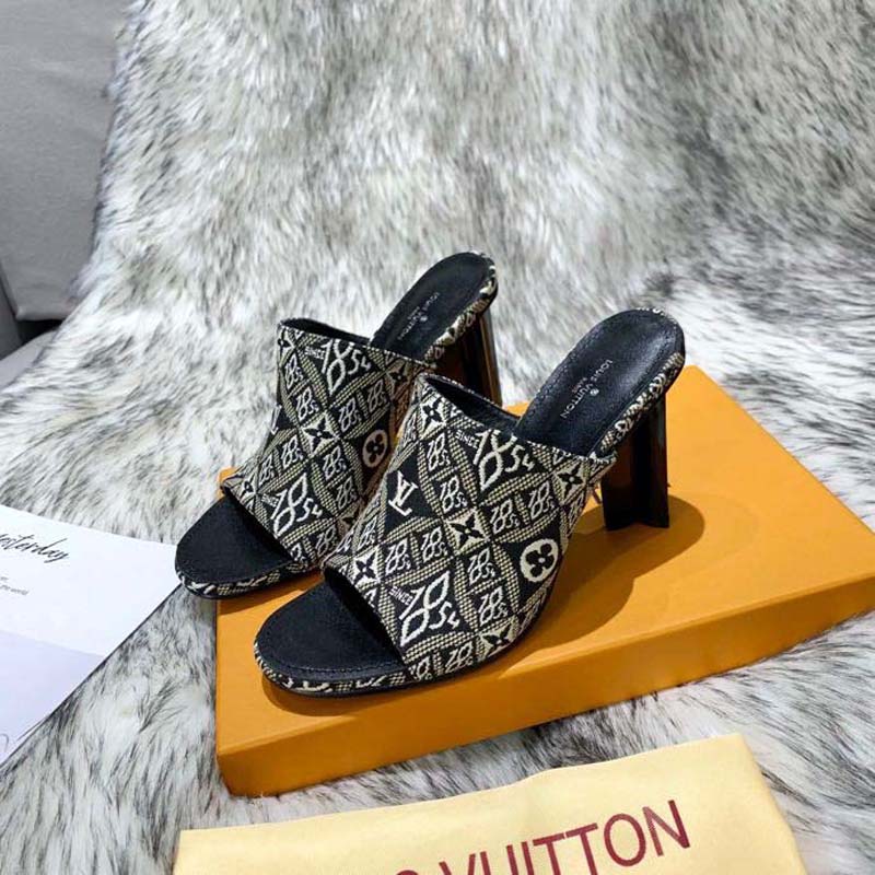Classics Women Sandals fashion Beach Thick bottom slippers Alphabet lady Sandals Leather High heel slides shoes sh008 L05, #8
Classics Women Sandals fashion Beach Thick bottom slippers Alphabet lady Sandals Leather High heel slides shoes sh008 L05, #8