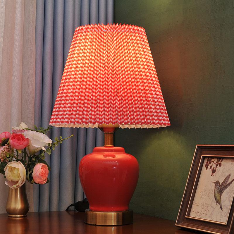 American Style Desk Lamp Bedroom Bedside Lamp Simple Fashion Living Room Study Home Cozy and Romantic Wedding Decorative Lights 
American Style Desk Lamp Bedroom Bedside Lamp Simple Fashion Living Room Study Home Cozy and Romantic Wedding Decorative Lights