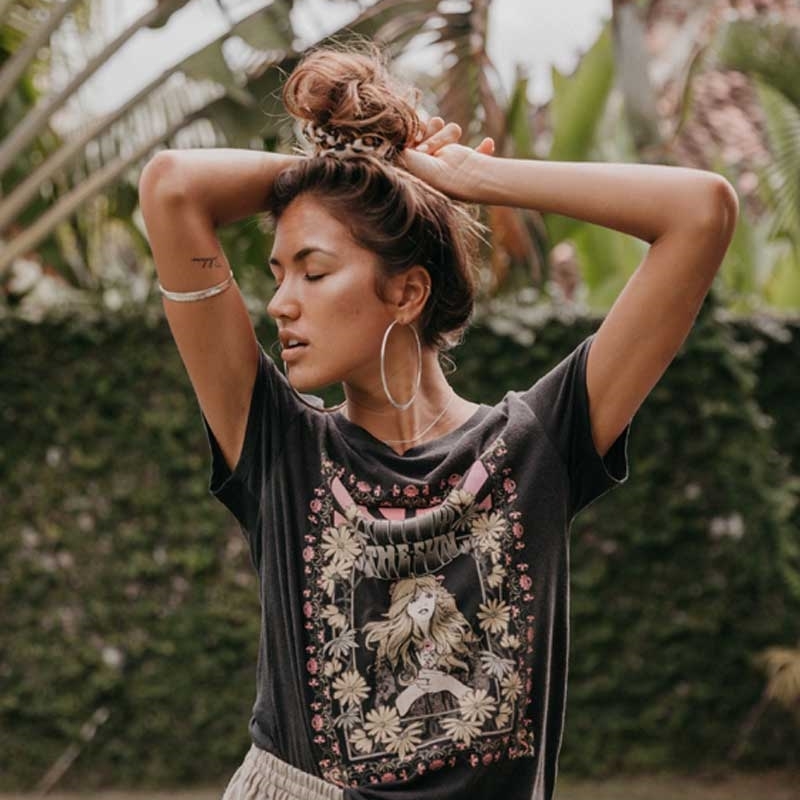 VINTAGE INSPIRED follow the sun Tee black boho t shirt O-neck spring summer new tops women short sleeve chic women t-shirts 210306