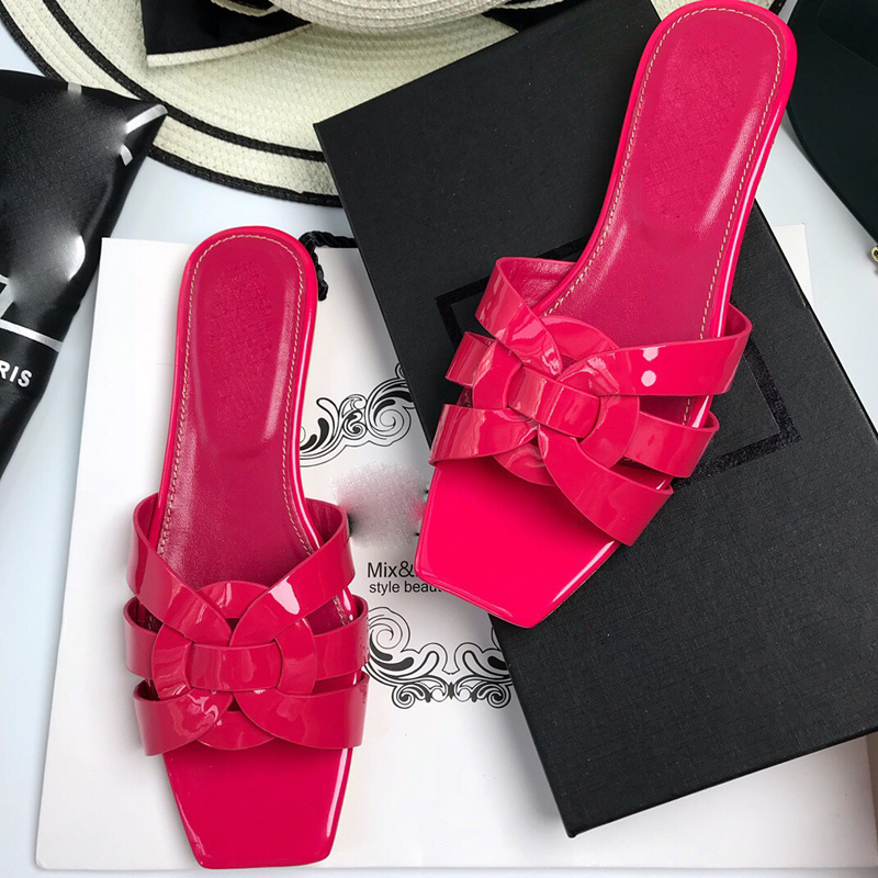2021 Summer designer Slipper luxury Classic cowhide Flat Heel Slippers For Women Beach Shoes Outdoor Shoe female flip flopes free transportation, Black
2021 Summer designer Slipper luxury Classic cowhide Flat Heel Slippers For Women Beach Shoes Outdoor Shoe female flip flopes free transportation, Black