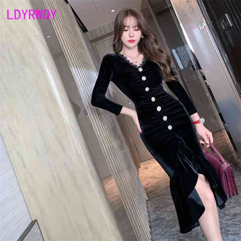 Autumn and winter cross border women' style single breasted velvet dress with fishtail 210603, Black
Autumn and winter cross border women' style single breasted velvet dress with fishtail 210603, Black