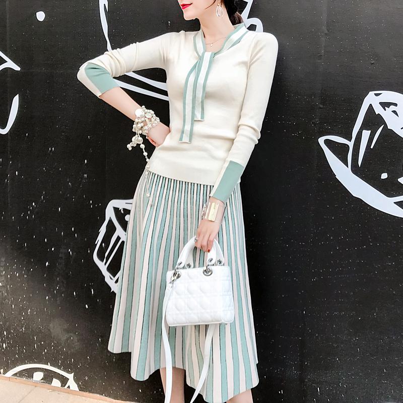 Two Piece Dress 2021 Fall Winter Bow Knot Tie Up Long Sleeve Pullovers Top + Shiny Striped Contrast Pleated Mid Skirt 2 Sweater Sets, Black
Two Piece Dress 2021 Fall Winter Bow Knot Tie Up Long Sleeve Pullovers Top + Shiny Striped Contrast Pleated Mid Skirt 2 Sweater Sets, Black