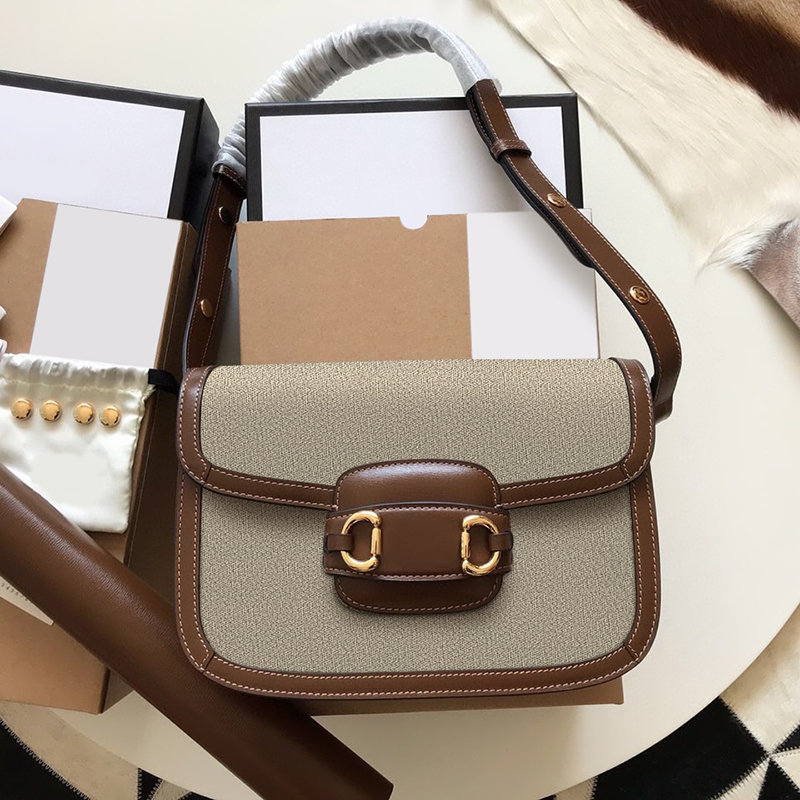 The new series shoulder bag 602204 Three layer connection A zipper pocket and an open pocket There is an adjustable shoulder strap bags
The new series shoulder bag 602204 Three layer connection A zipper pocket and an open pocket There is an adjustable shoulder strap bags