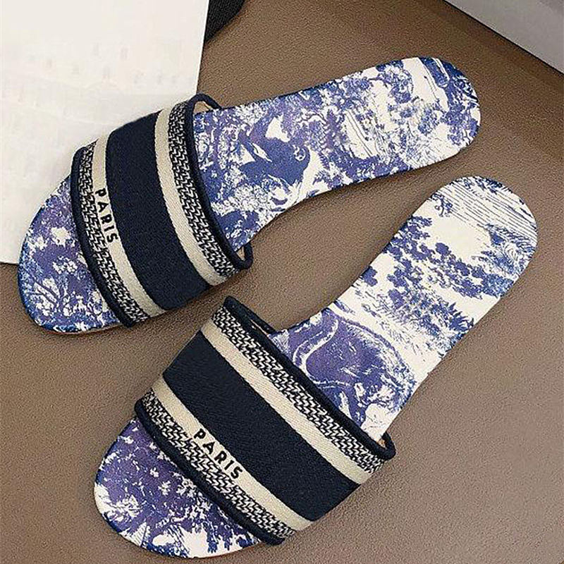 2021 new Designer Leather Ladies Sandals Summer Flat Slipper fashion beach woman Big head Slipper Rainbow letters slippers with box, Black
2021 new Designer Leather Ladies Sandals Summer Flat Slipper fashion beach woman Big head Slipper Rainbow letters slippers with box, Black