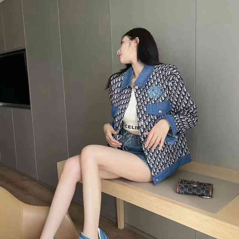Original Copy D22ior Luxury Brand Autumn and Winter Product Net Red Same Fashion Foreign Style Jacquard Letter Contrast Color Cowboy Coat Temperament, Black;brown
Original Copy D22ior Luxury Brand Autumn and Winter Product Net Red Same Fashion Foreign Style Jacquard Letter Contrast Color Cowboy Coat Temperament, Black;brown