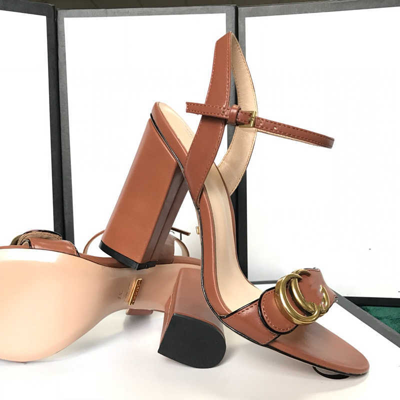 Mid Sandals 100% Leather rough heel woman G shoes fashion new Metal buckle Sexy Soft cattle Womens beach Large size 41-42
Mid Sandals 100% Leather rough heel woman G shoes fashion new Metal buckle Sexy Soft cattle Womens beach Large size 41-42