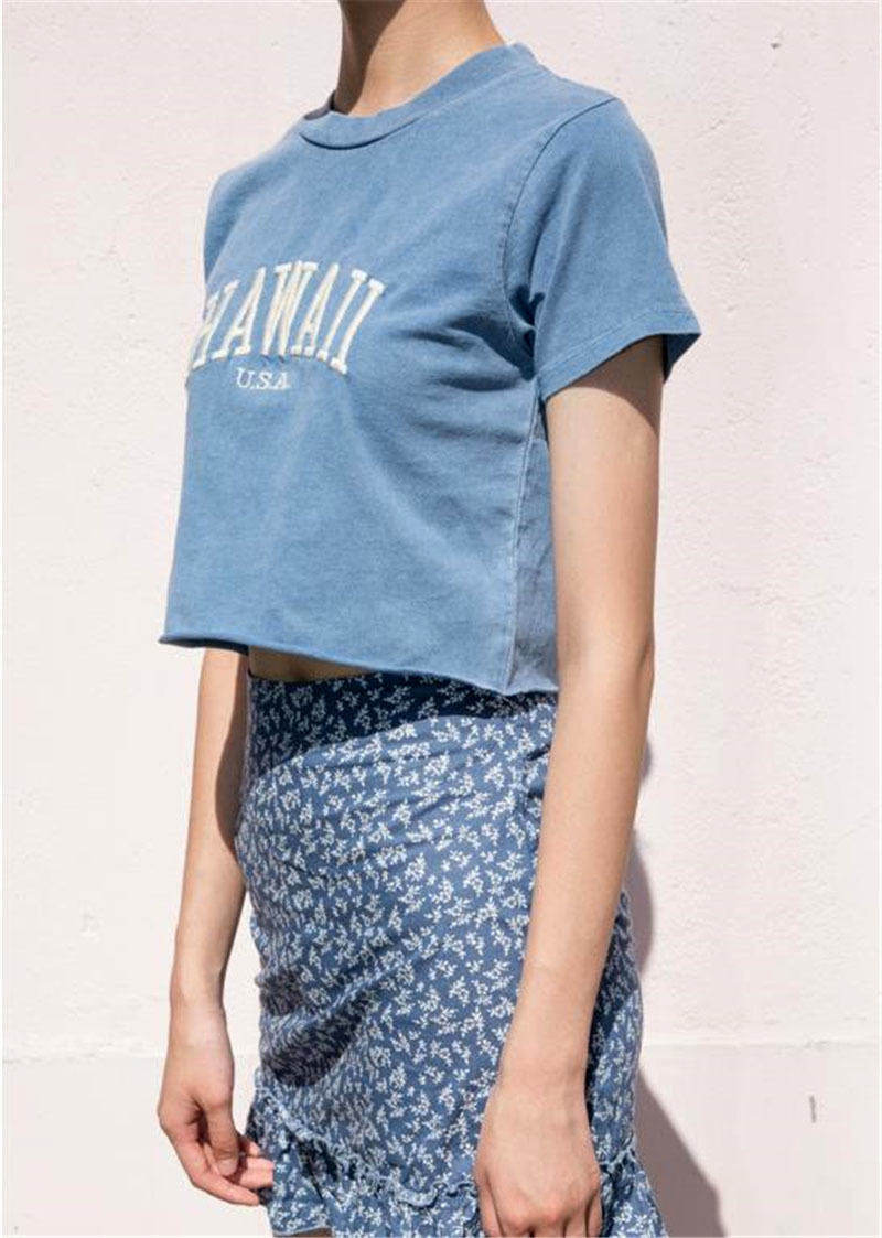 Women Embroidery Letters Washed Crop Tee with Raw Hem Short Sleeve Cotton Crop T-shirt In Blue 210306