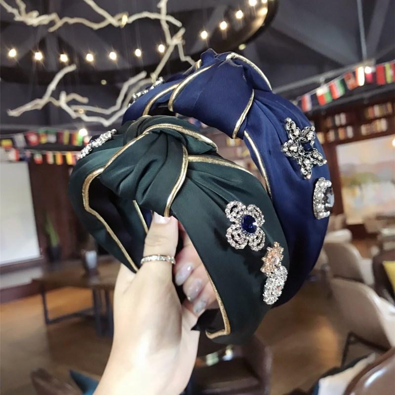 New Arrival British Style Pearl Crystal Hair Hoop Women Hight Street Headband Girls Fashion Hair Accessories Luxury Headwear
New Arrival British Style Pearl Crystal Hair Hoop Women Hight Street Headband Girls Fashion Hair Accessories Luxury Headwear