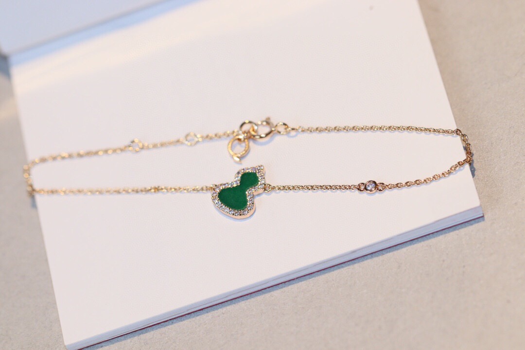 V gold Charm pendant necklace and bracelet with red agate green Emerald diamonds for women wedding jewelry gift PS3130
V gold Charm pendant necklace and bracelet with red agate green Emerald diamonds for women wedding jewelry gift PS3130