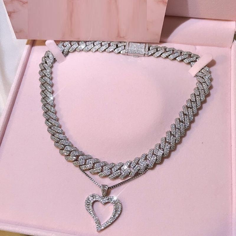 Pendant Necklaces 2022 Valentine's Day Gift Jewelry Full Paved 5A Cubic Zirconia Hollow Heart Shaped Necklace For Girlfriend
Pendant Necklaces 2022 Valentine's Day Gift Jewelry Full Paved 5A Cubic Zirconia Hollow Heart Shaped Necklace For Girlfriend