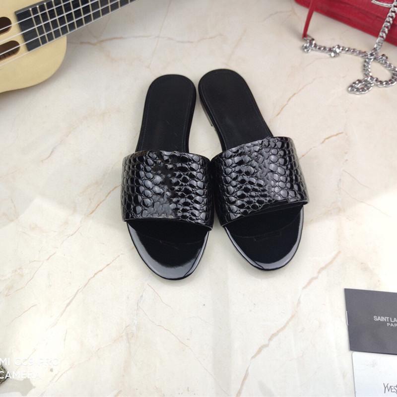 Women Fashion Wild Beach Shoes Snake Totem Non-slip Outdoor Slippers Summer Sandals Flat Bottom Ladies Slippers Woman Slides, As pic
Women Fashion Wild Beach Shoes Snake Totem Non-slip Outdoor Slippers Summer Sandals Flat Bottom Ladies Slippers Woman Slides, As pic