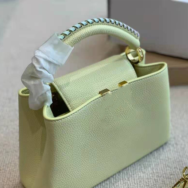CAPUCINES top-handle bags women leather handbags V high quality Shopping bags shoulder crossbody, Random style
CAPUCINES top-handle bags women leather handbags V high quality Shopping bags shoulder crossbody, Random style