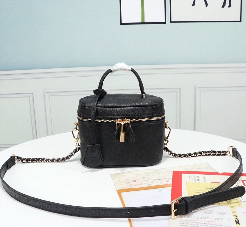 classic Fashion Luxurys Designers mono nice vanity Cosmetic bags Pouch tote Wallets Handbags Toiletry Makeup Bag Cases Purses free ship, Box
classic Fashion Luxurys Designers mono nice vanity Cosmetic bags Pouch tote Wallets Handbags Toiletry Makeup Bag Cases Purses free ship, Box
