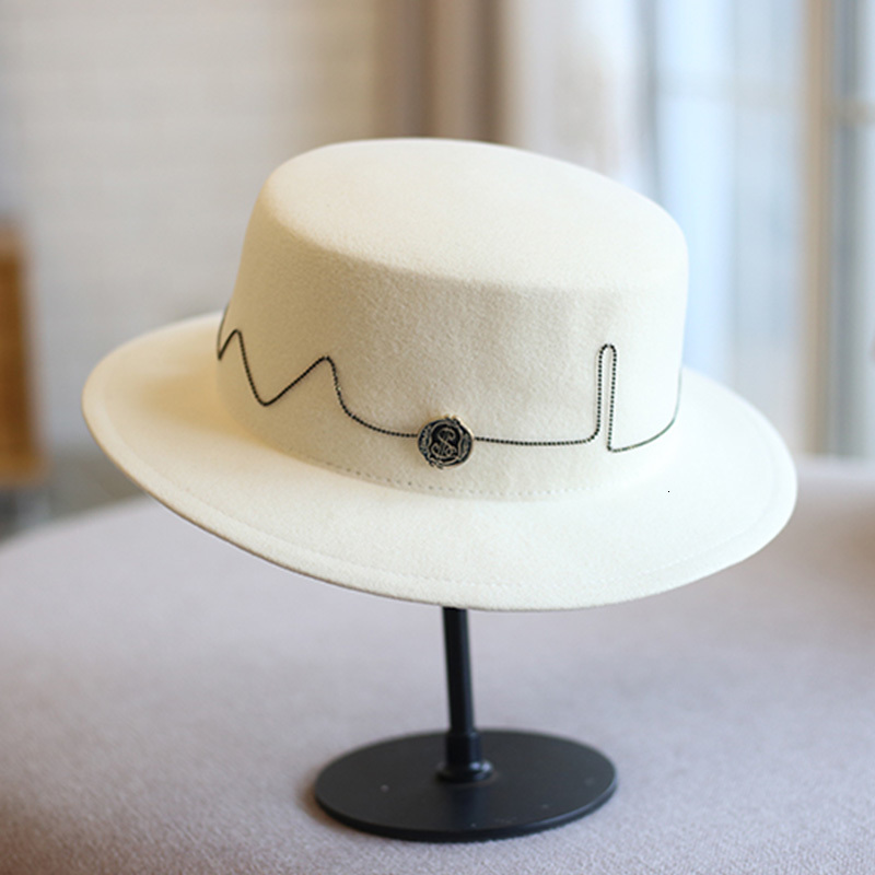 2021 New Women Black Winter Felt Ecg Pattern Chain Decoration Boater Hats Wide Brim Fedora Lady Church Wedding Hat Porkpie Style 1axd
2021 New Women Black Winter Felt Ecg Pattern Chain Decoration Boater Hats Wide Brim Fedora Lady Church Wedding Hat Porkpie Style 1axd