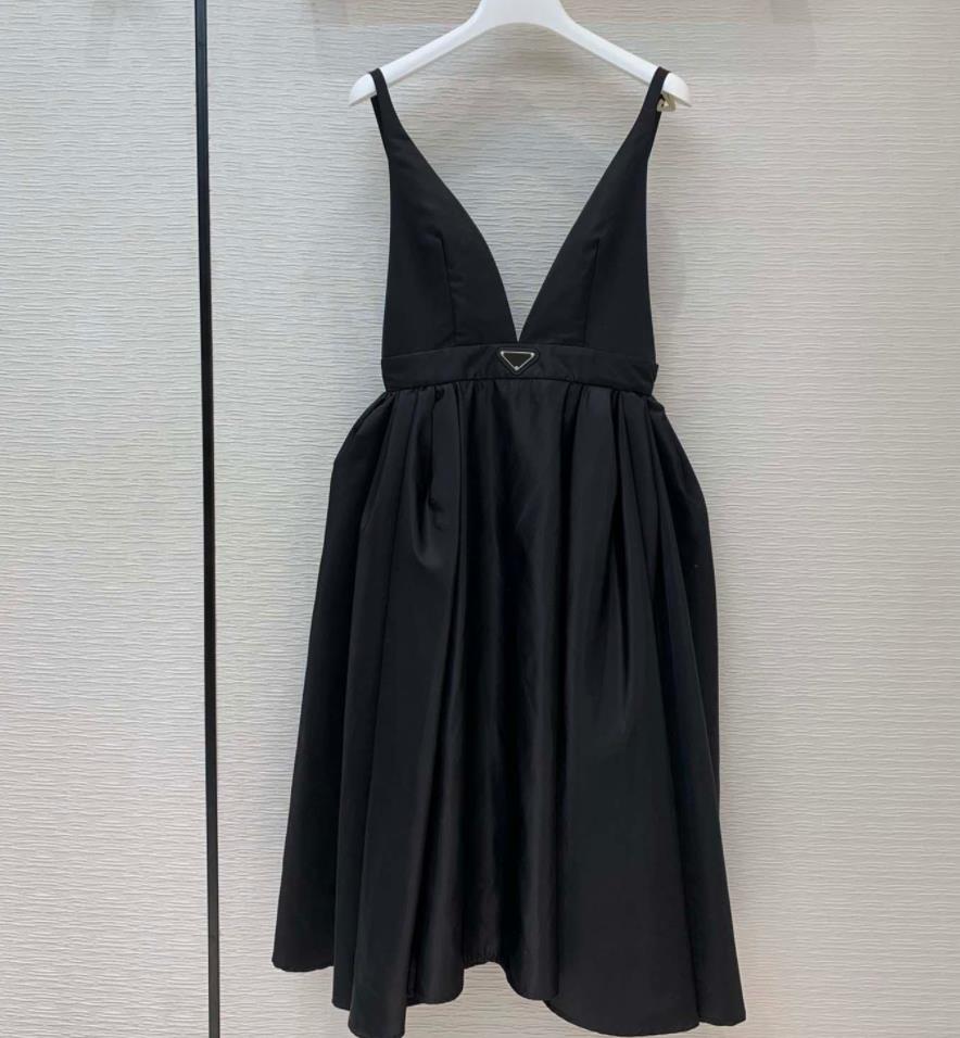 21SS New Fashion Sexy Party Dress Trend Nylon Style Puffer Skirt Waist Design Prom Dress Suspenders Sling Midi Dress Inverted Triangle, Black
21SS New Fashion Sexy Party Dress Trend Nylon Style Puffer Skirt Waist Design Prom Dress Suspenders Sling Midi Dress Inverted Triangle, Black