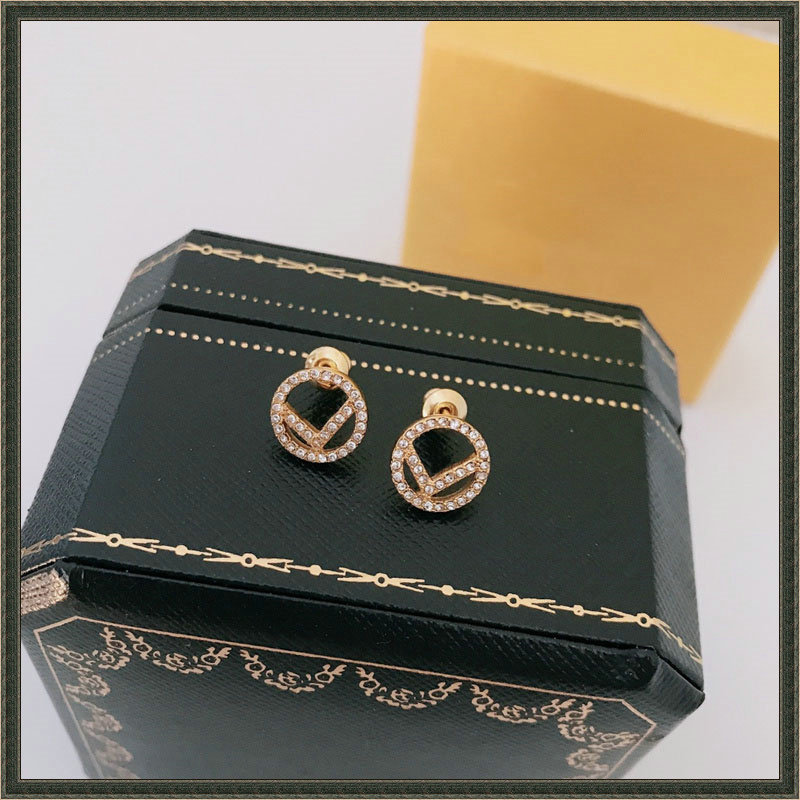 Womens Ear Stud 925 Silver Needle Boucles D'oreilles Designers Earrings Diamond Earring Studs Fashion F Earrings Studs Orecchini Pendiente
Womens Ear Stud 925 Silver Needle Boucles D'oreilles Designers Earrings Diamond Earring Studs Fashion F Earrings Studs Orecchini Pendiente