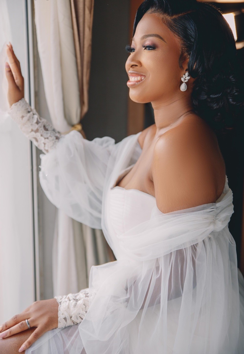 Sexy Bride Gowns 2024 White Lace Appliques Split Wedding Dresses Off Shoulder Puff Long Sleeves V Neck robe de mariee