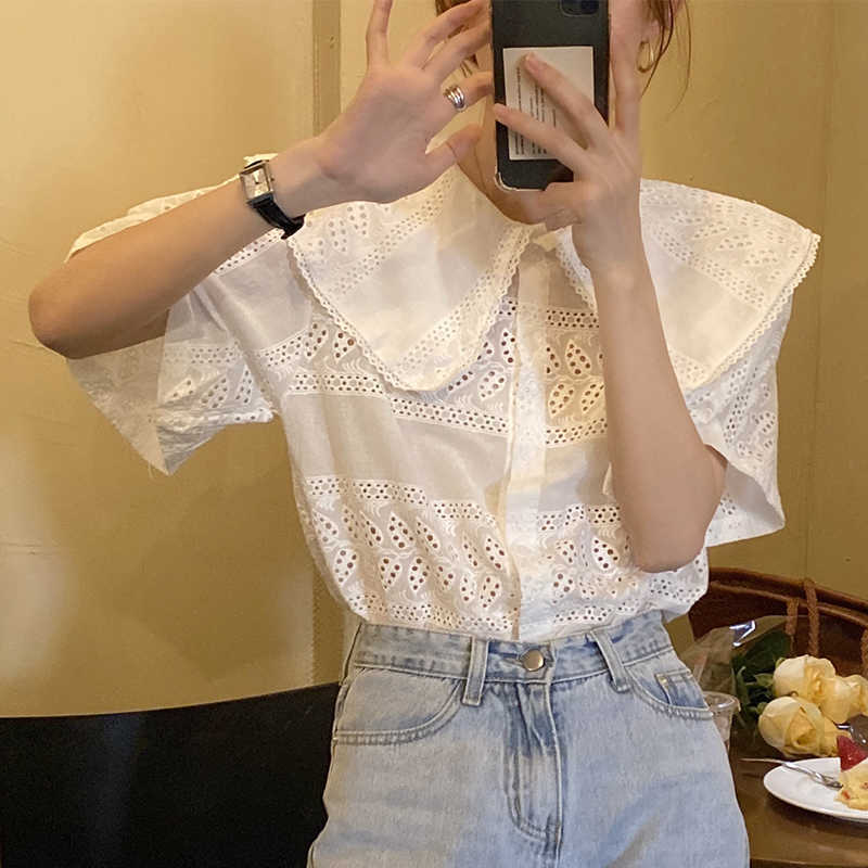Korejpaa Women Blouses Summer Korea Chic Retro Elegant Doll Collar Openwork Lace Stitching Loose Joker Short-sleeved Shirt 210526
