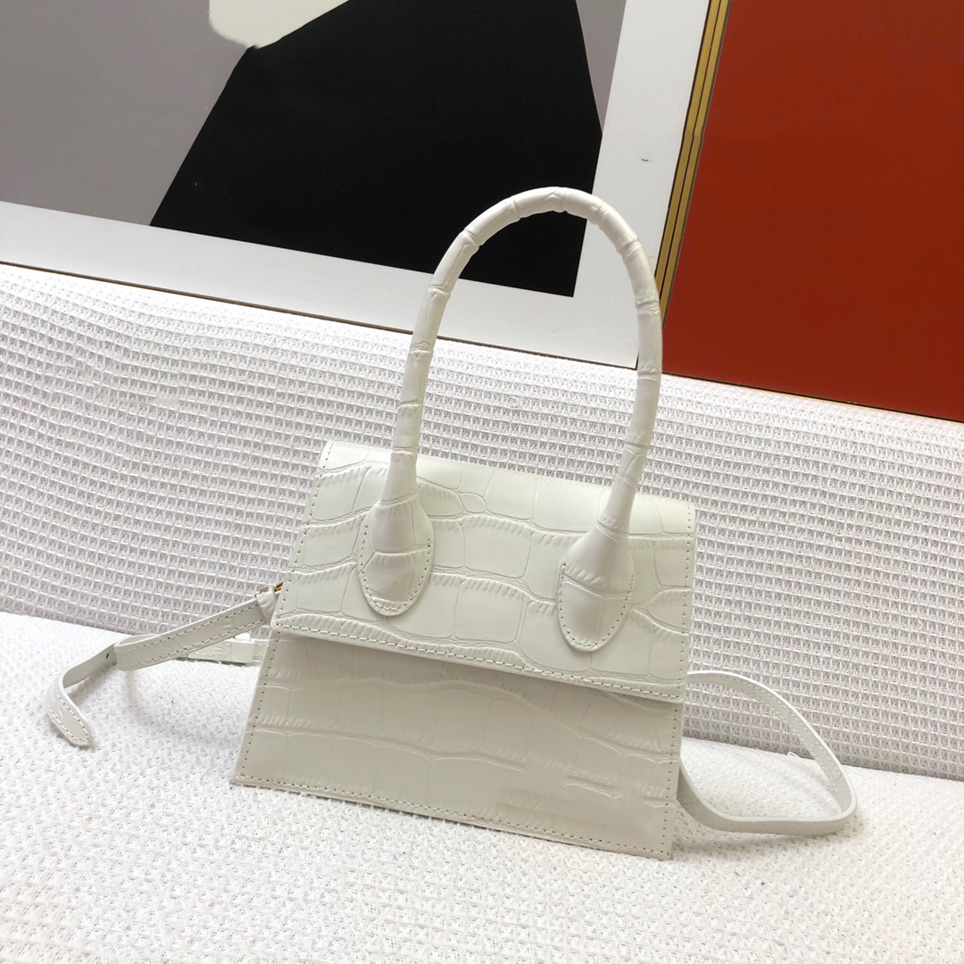 Designer Ladies Purse hand-held Leather Luxury solid-color cover with inner compartment ladies fashion by top quality
Designer Ladies Purse hand-held Leather Luxury solid-color cover with inner compartment ladies fashion by top quality