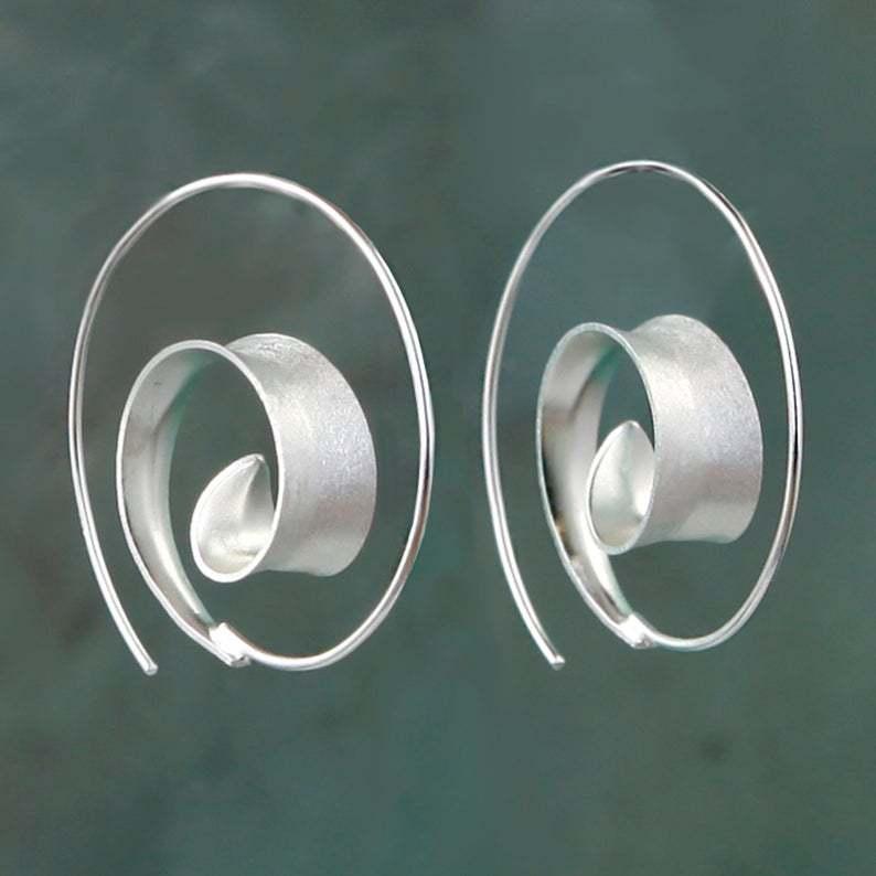 Stud Dainty Metal Round Hollow Earrings Vintage Female Small Charm Fashion Gold Silver Color Wedding For Women, Golden;silver
Stud Dainty Metal Round Hollow Earrings Vintage Female Small Charm Fashion Gold Silver Color Wedding For Women, Golden;silver