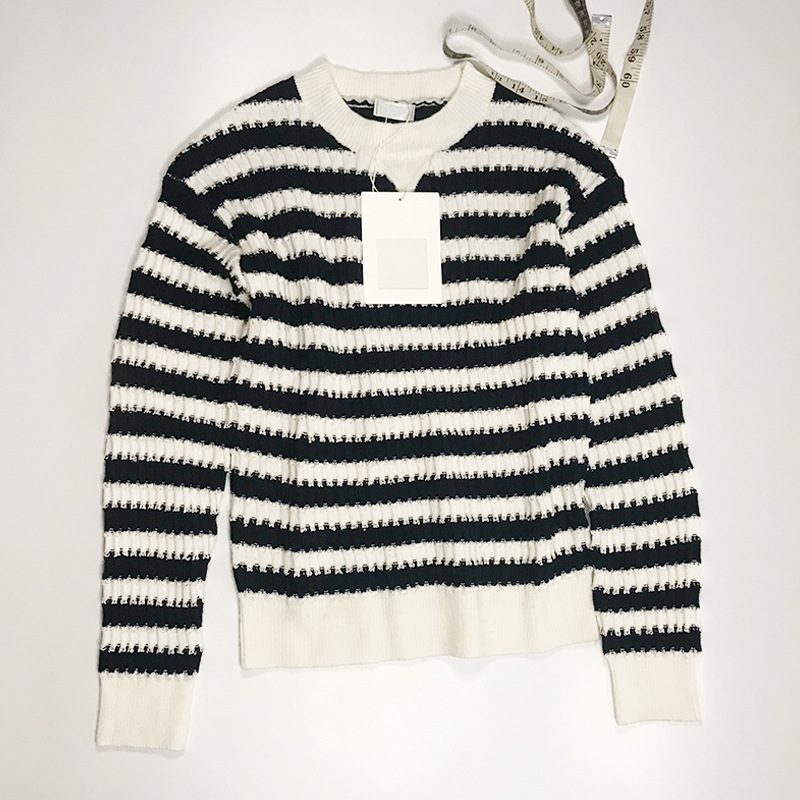 2021 Milan Style Spring Summer Brand Same Style Sweater White Striped Pullover Print Regular Long Sleeve Women Clothes xue
2021 Milan Style Spring Summer Brand Same Style Sweater White Striped Pullover Print Regular Long Sleeve Women Clothes xue