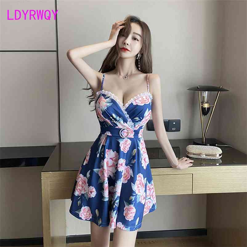 LDYRWQY summer deep v-neck, low-cut waist, printed halter design holiday dress Knee-Length Office Lady 210603, Blue
LDYRWQY summer deep v-neck, low-cut waist, printed halter design holiday dress Knee-Length Office Lady 210603, Blue