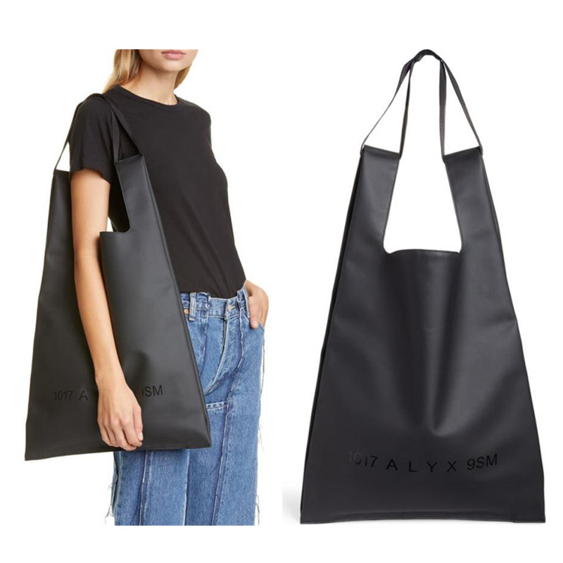 Genuine Leather 1017 Alyx 9Sm Shoulder Bags Men Women Top Version ALYX Tonal Double Belt Bag Shopping Handbag C0302, White;black
Genuine Leather 1017 Alyx 9Sm Shoulder Bags Men Women Top Version ALYX Tonal Double Belt Bag Shopping Handbag C0302, White;black
