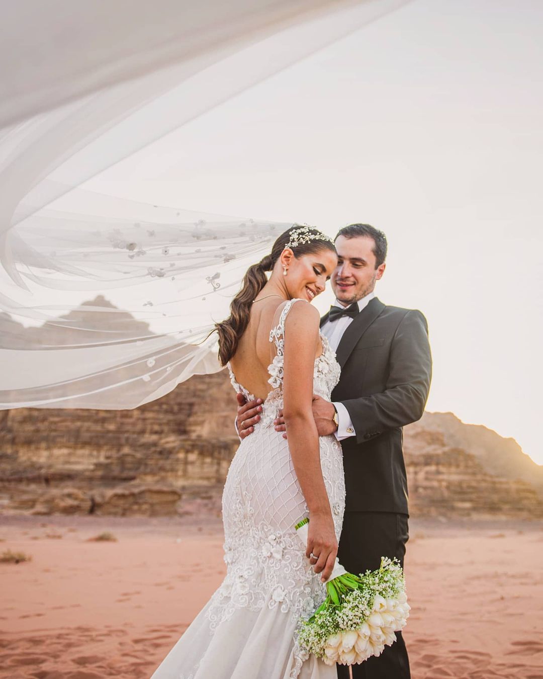 Mermaid Lace Amazing Backless Wedding Dresses Beaded Bateau Neck Appliqued Bridal Gowns Sweep Train Robe De Marie