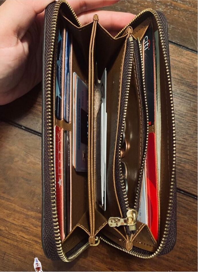 Designers Fashion Single zipper Wallet way to carry around money cards and coins men leather card holder long business purse s1, No box
Designers Fashion Single zipper Wallet way to carry around money cards and coins men leather card holder long business purse s1, No box