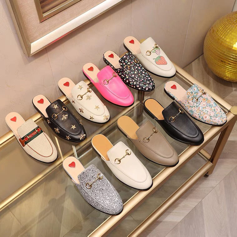 2021Designer Slippers Sliders red bottoms dress indoor100%leather man Feminine slipper Leather Slippe Outdoor relaxation hipster Sandals 35-45, Custom made
2021Designer Slippers Sliders red bottoms dress indoor100%leather man Feminine slipper Leather Slippe Outdoor relaxation hipster Sandals 35-45, Custom made