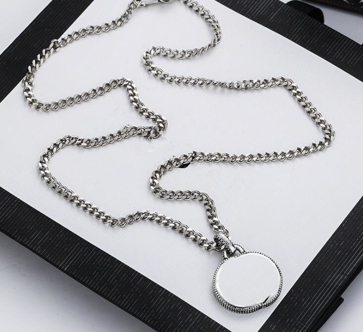 2022 Top Quality Luxury Letter Silver Chain Necklace Retro Couple Necklaces Men and Women Pendant Designer jewelry Gift
2022 Top Quality Luxury Letter Silver Chain Necklace Retro Couple Necklaces Men and Women Pendant Designer jewelry Gift