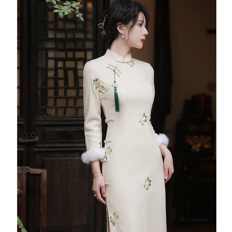 Ethnic Clothing Autumn Winter Cheongsam Thicken Embroidery Slim Qipao Woolen Cloth Chinese Dress Elegant Women Hanfu Traditional Robe Orient
Ethnic Clothing Autumn Winter Cheongsam Thicken Embroidery Slim Qipao Woolen Cloth Chinese Dress Elegant Women Hanfu Traditional Robe Orient