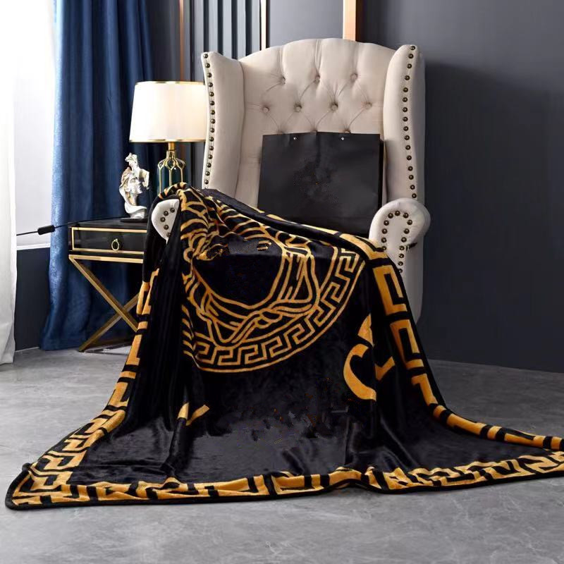 bedding Blanket spring summer Soft high Quality Letter Pattern Knited car blankets classic design
bedding Blanket spring summer Soft high Quality Letter Pattern Knited car blankets classic design