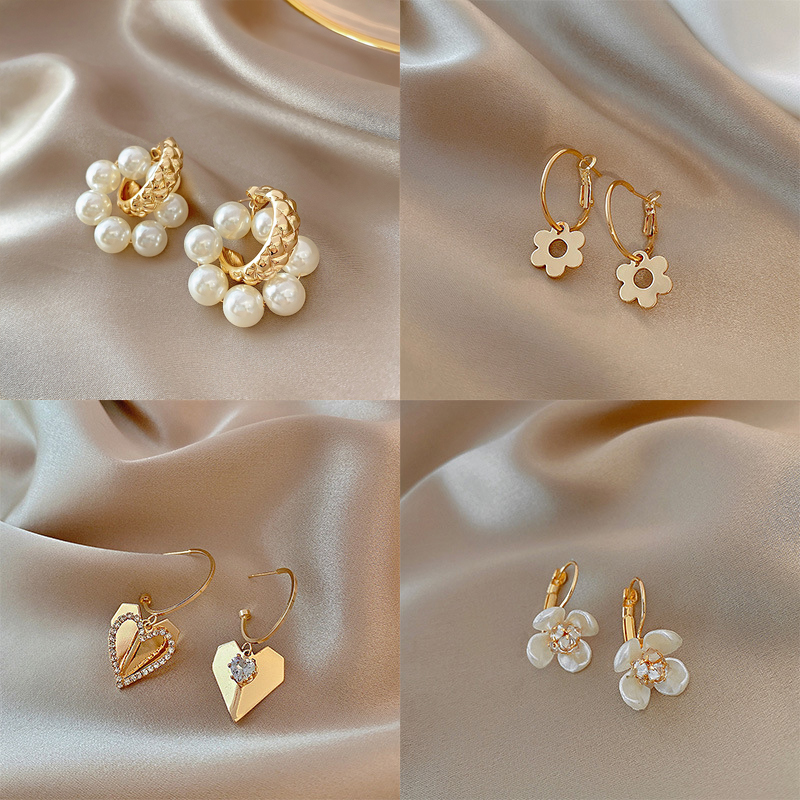 Cute Charm 925 Silver Flowers Pearl Stud Earrings For Women Korean Sweet Diamond Crystal Flower Earring Girls Fashion Elegant Jewelry, Golden
Cute Charm 925 Silver Flowers Pearl Stud Earrings For Women Korean Sweet Diamond Crystal Flower Earring Girls Fashion Elegant Jewelry, Golden