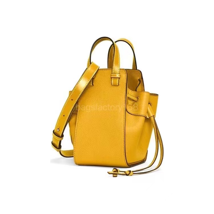 Spanish luxury leather brand custom hammock bag pure color cowhide lychee pattern large capacity drawstring bucket bags artistic elegant asy
Spanish luxury leather brand custom hammock bag pure color cowhide lychee pattern large capacity drawstring bucket bags artistic elegant asy