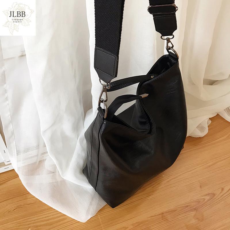 Female handbags Large capacity PU Leather Women Shoulder Bag Casual Ladies Hand Bags big Totes black Woman Crossbody Bags
Female handbags Large capacity PU Leather Women Shoulder Bag Casual Ladies Hand Bags big Totes black Woman Crossbody Bags