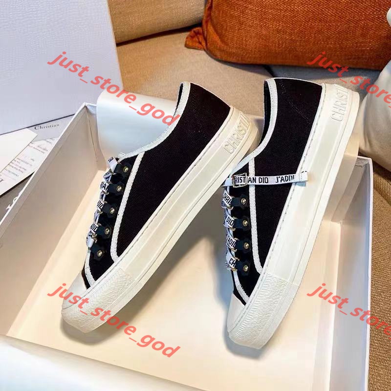 2020 new Woman Spring And Autumn Shoe Flats Casual Canvas love Fashion Sneaker Embroidery Shoes fashion
2020 new Woman Spring And Autumn Shoe Flats Casual Canvas love Fashion Sneaker Embroidery Shoes fashion