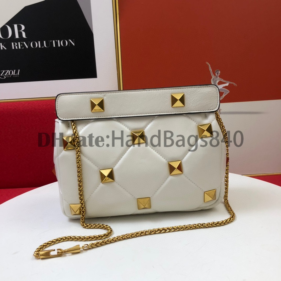Luxury fashion designer handbag quality Genuine leather shoulder bags golden rivet luxurious flip totes Metallic straddle chain cross-body bag, Make up the difference
Luxury fashion designer handbag quality Genuine leather shoulder bags golden rivet luxurious flip totes Metallic straddle chain cross-body bag, Make up the difference