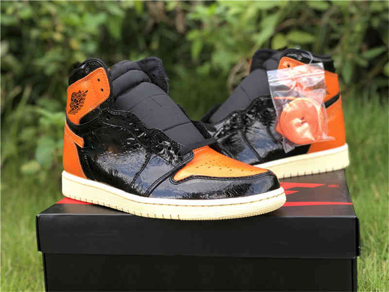 Authentic 1 High OG Shattered Backboard 3.0 Men Basketball Shoes Black/Pale Vanilla-Starfish Sneakers Outdoor Sports With Original Box 7-13, Orange
Authentic 1 High OG Shattered Backboard 3.0 Men Basketball Shoes Black/Pale Vanilla-Starfish Sneakers Outdoor Sports With Original Box 7-13, Orange