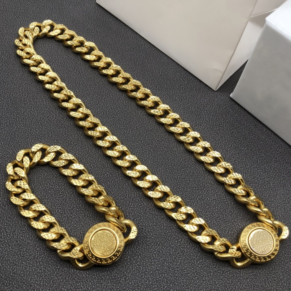 Medus necklaces 18K gold plated TOP quality luxury brand design Pendant exquisite gift 5A official reproductions jewelry highest counter quality pendants
Medus necklaces 18K gold plated TOP quality luxury brand design Pendant exquisite gift 5A official reproductions jewelry highest counter quality pendants