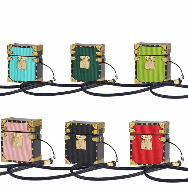 Luxury designer Headphone Accessories airPod Cases for iphone airpods 1 2 3 pro case PU leather letter printed Anti-knock Protective earphone shell package key chain
Luxury designer Headphone Accessories airPod Cases for iphone airpods 1 2 3 pro case PU leather letter printed Anti-knock Protective earphone shell package key chain
