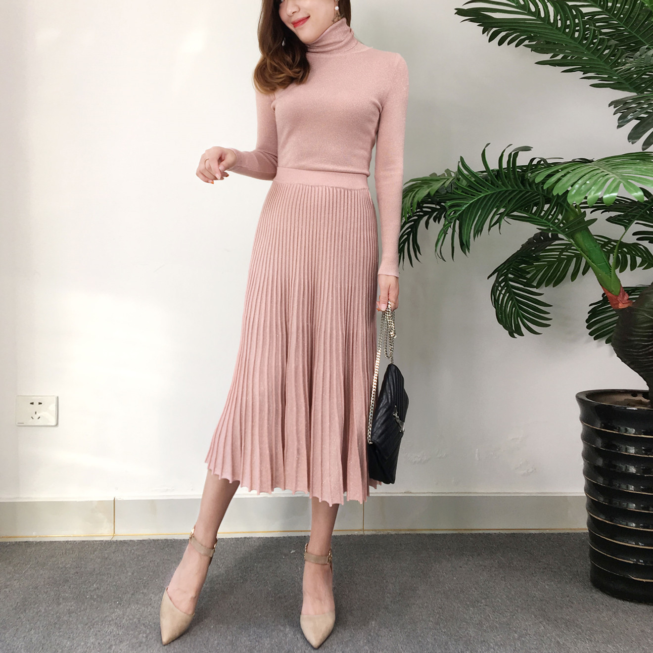 New 2021 An Auutmn Winter Bright Retro-bright Female Silk Elegant Turtleneck Sweater + Skirt Plied Twinset Suits Women Mesh 2 p Joint 4din
New 2021 An Auutmn Winter Bright Retro-bright Female Silk Elegant Turtleneck Sweater + Skirt Plied Twinset Suits Women Mesh 2 p Joint 4din